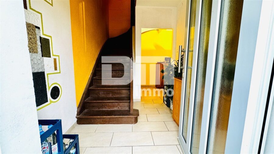Modernisiertes Reihenendhaus mit Garten in gesuchtem Wohnquartier - EG Eingangsbereich / Flur / Diele